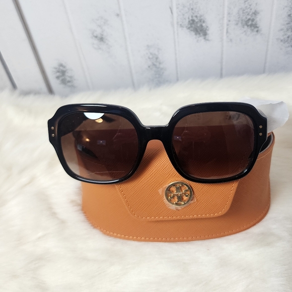 Tory Burch Sunglasses with Case - Picture 1 of 12